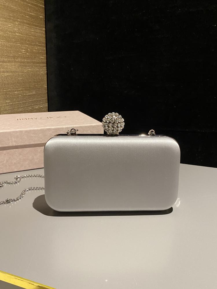 جيمي شو Cloud Clutch