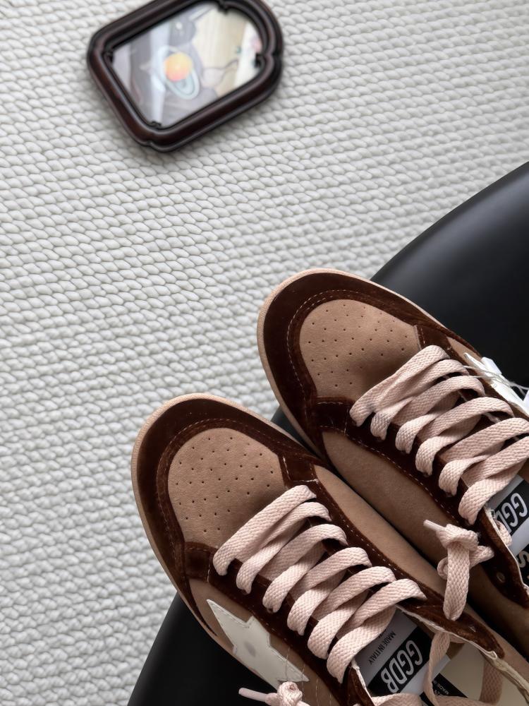 قولدن قوز Sneakers