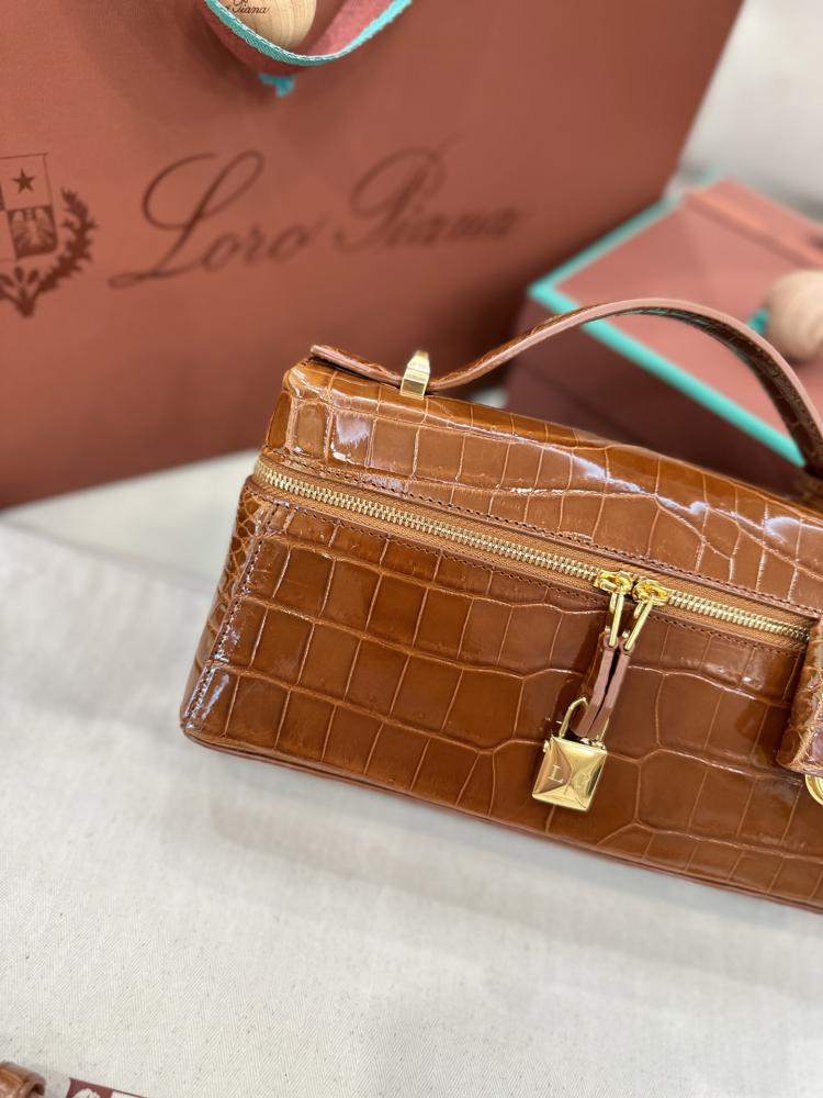 لورو بيانا Extra bag L23