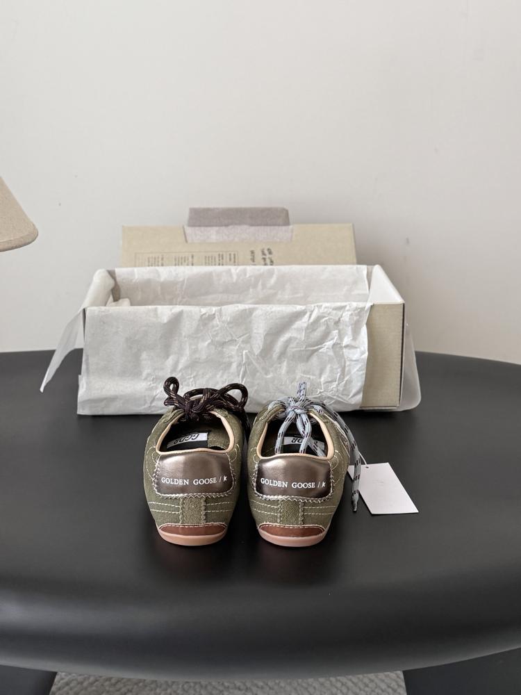 قولدن قوز Sneakers