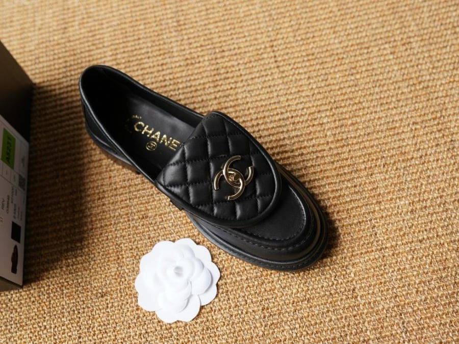 شانيل Loafers