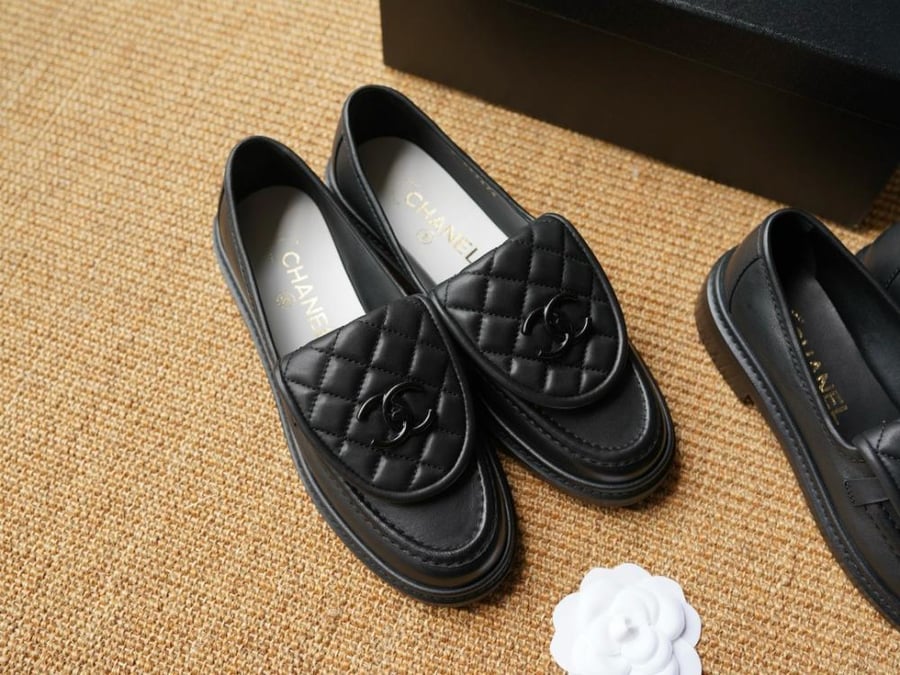 شانيل Loafers