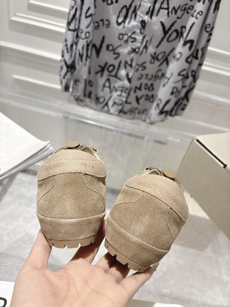قولدن قوز Sneakers