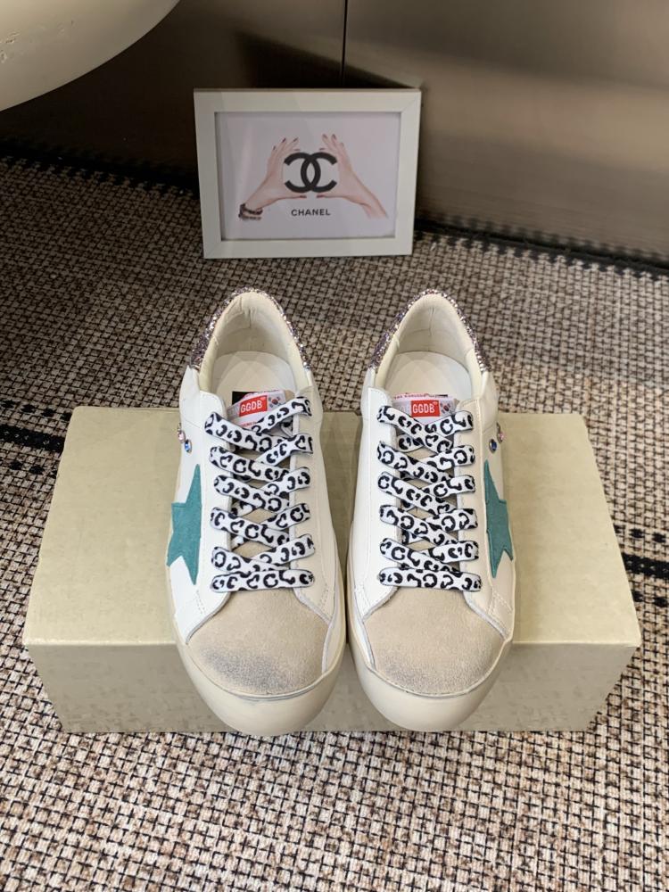 قولدن قوز Sneakers