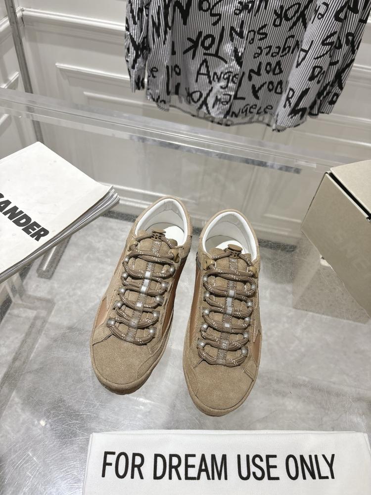 قولدن قوز Sneakers