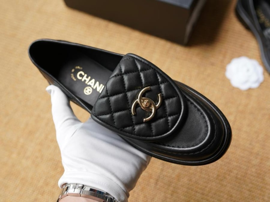 شانيل Loafers