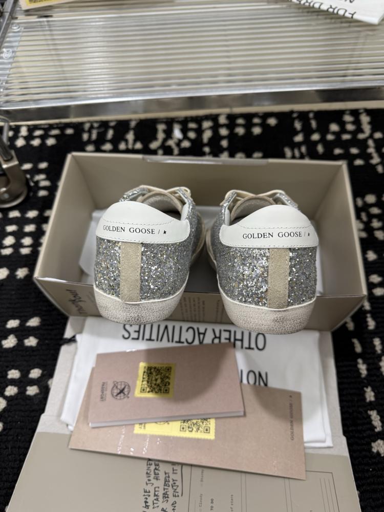 قولدن قوز Sneakers