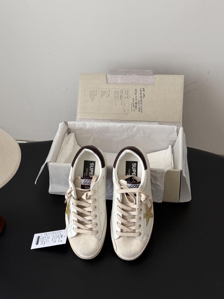 قولدن قوز Sneakers