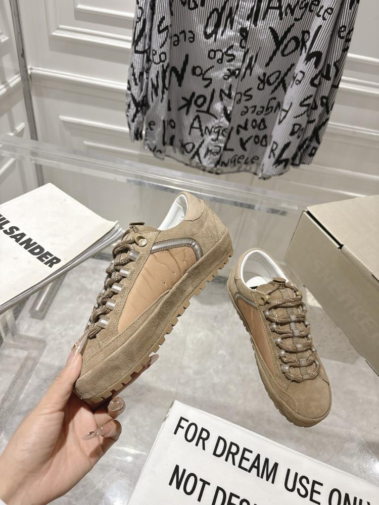 قولدن قوز Sneakers