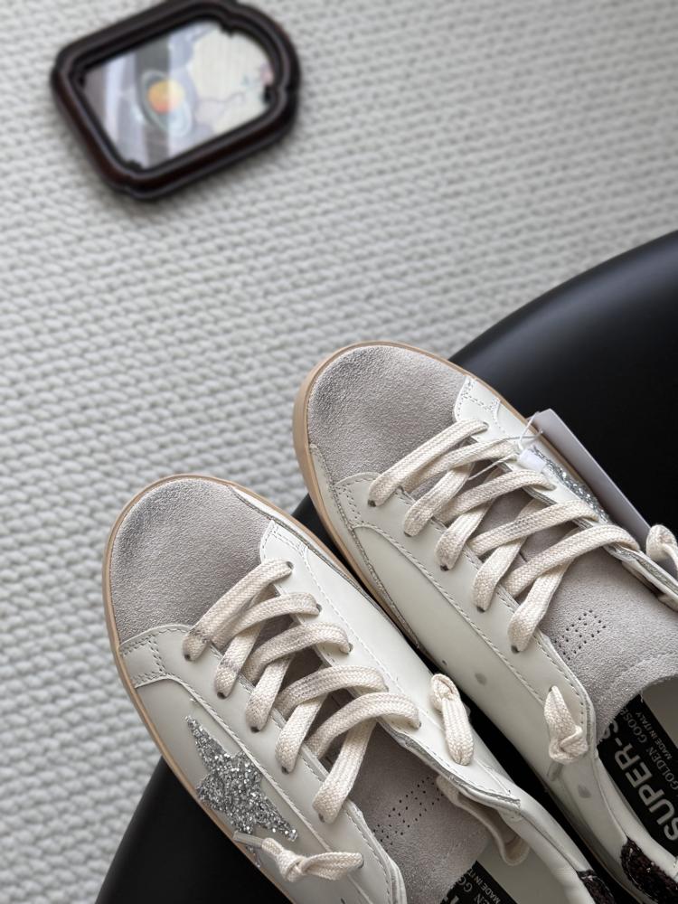 قولدن قوز Sneakers
