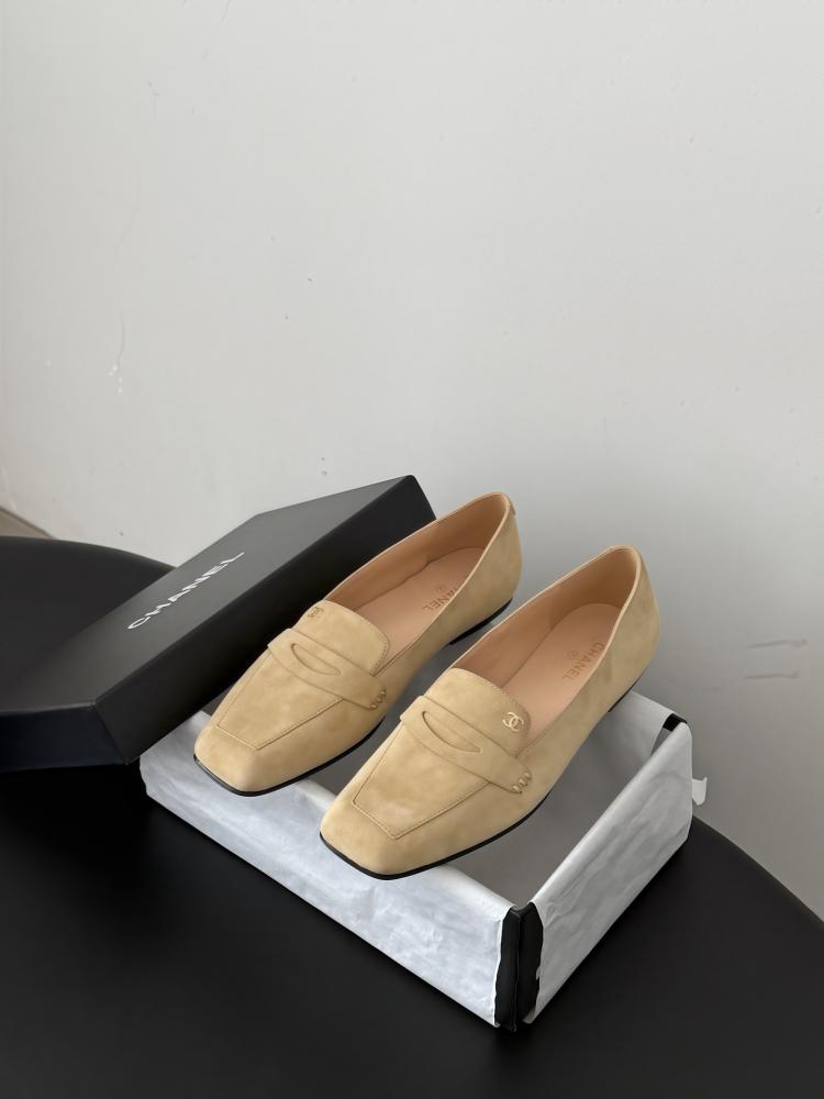 شانيل Loafers
