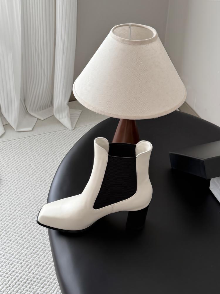 شانيل Boots