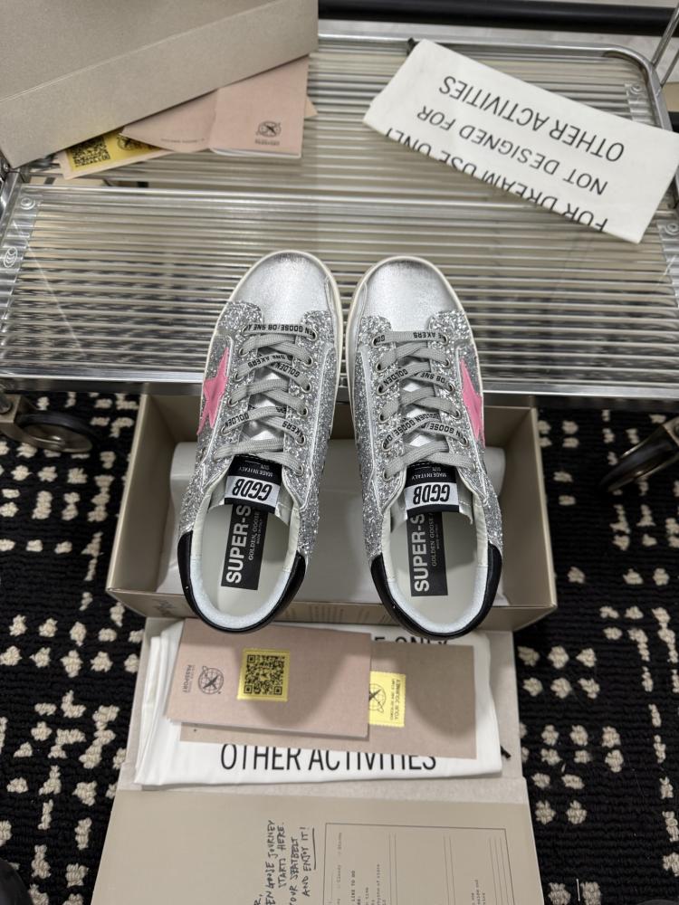 قولدن قوز Sneakers