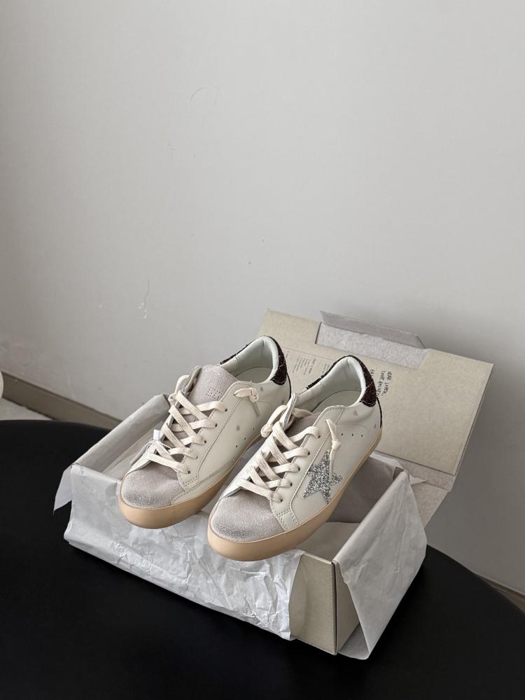 قولدن قوز Sneakers
