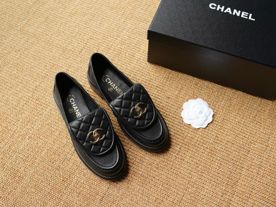 شانيل Loafers