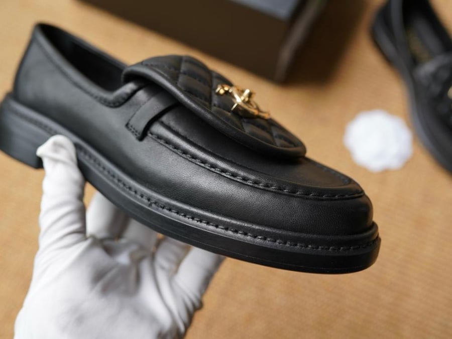شانيل Loafers
