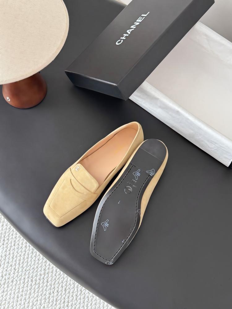 شانيل Loafers