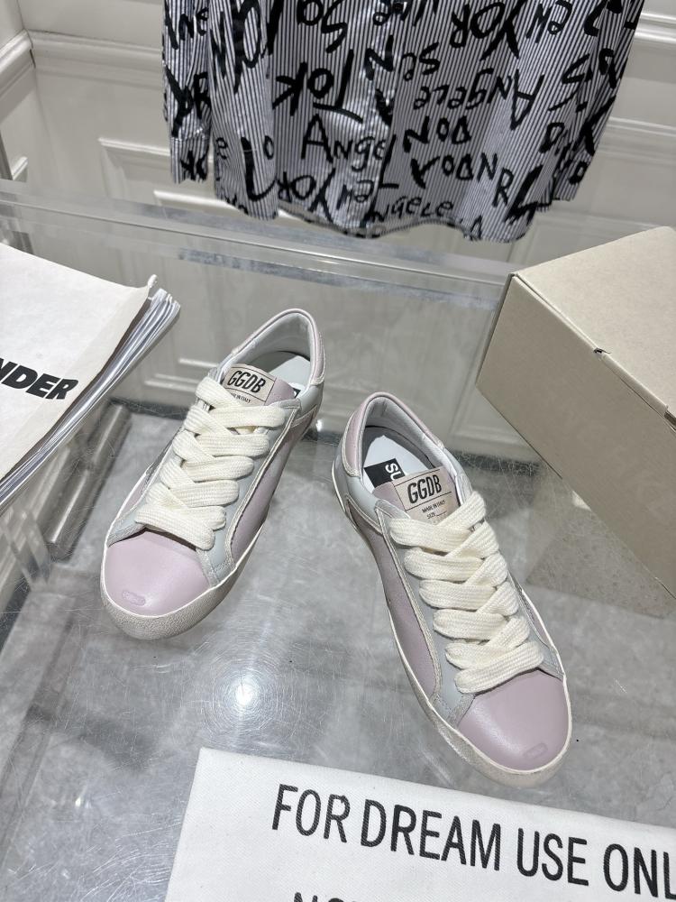 قولدن قوز Sneakers