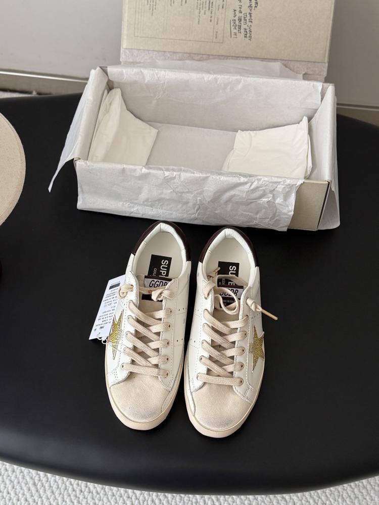 قولدن قوز Sneakers