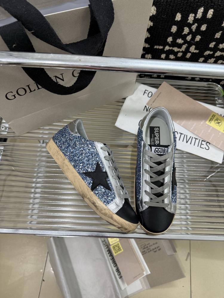 قولدن قوز Sneakers