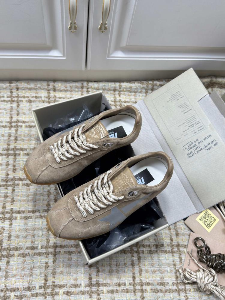 قولدن قوز Sneakers