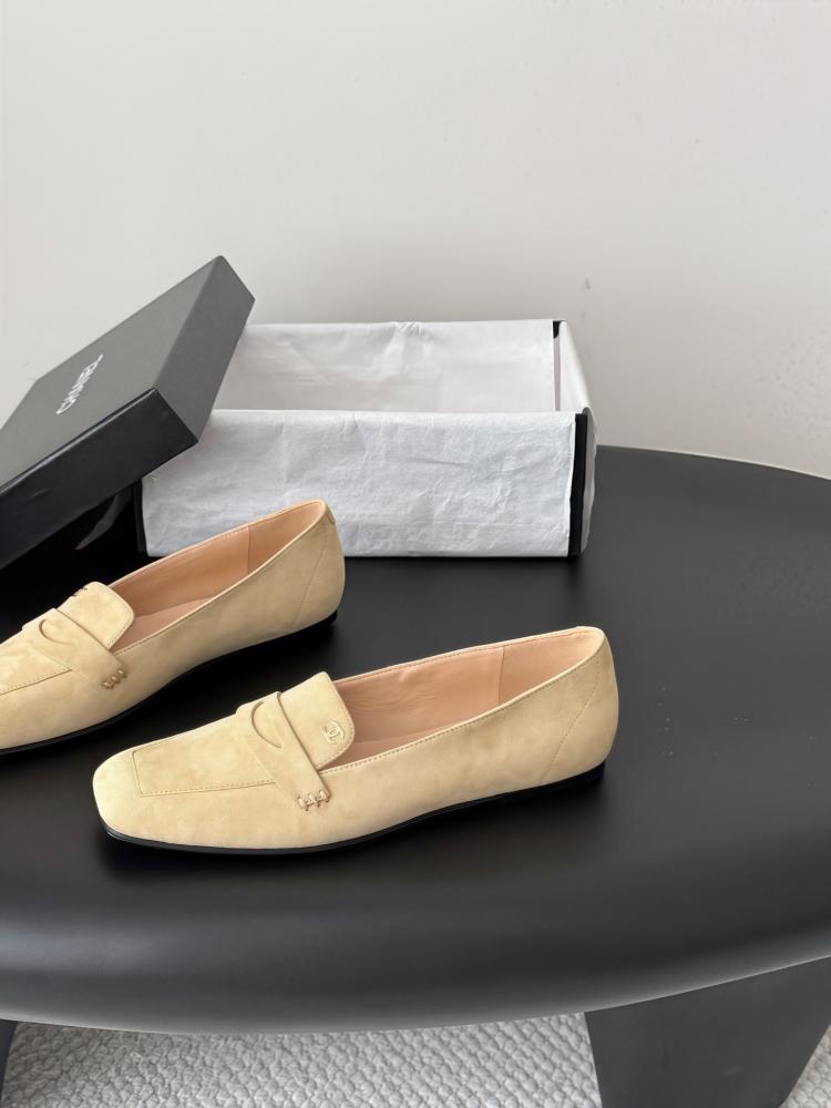 شانيل Loafers