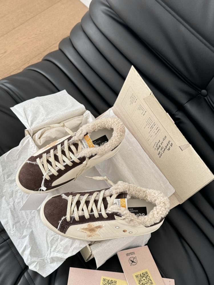 قولدن قوز Sneakers