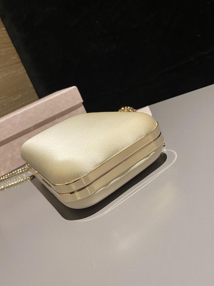 جيمي شو Cloud Clutch