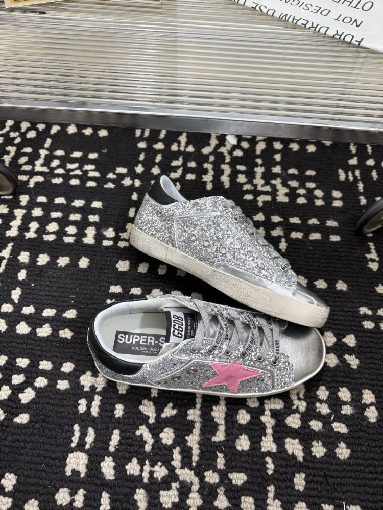 قولدن قوز Sneakers