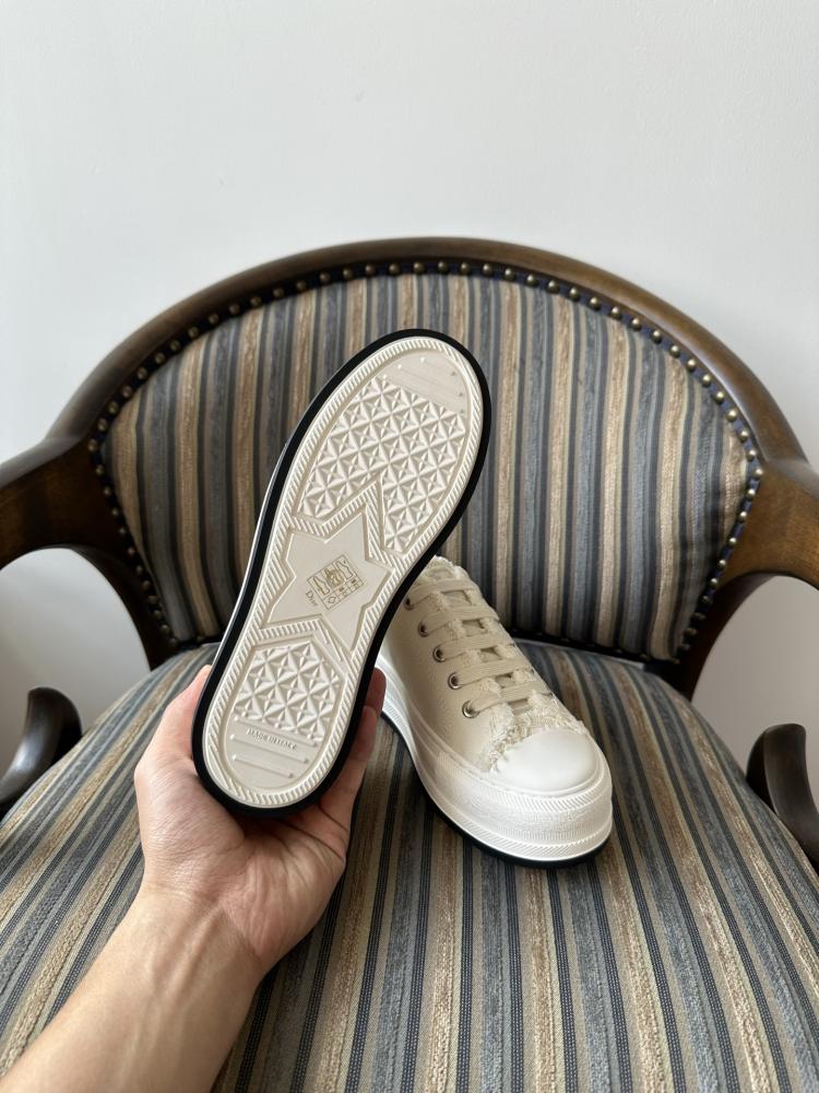 ديور Walk‘N’Dio