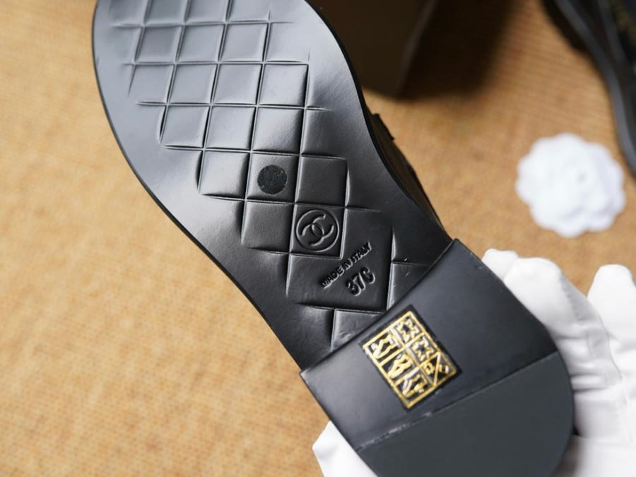 شانيل Loafers