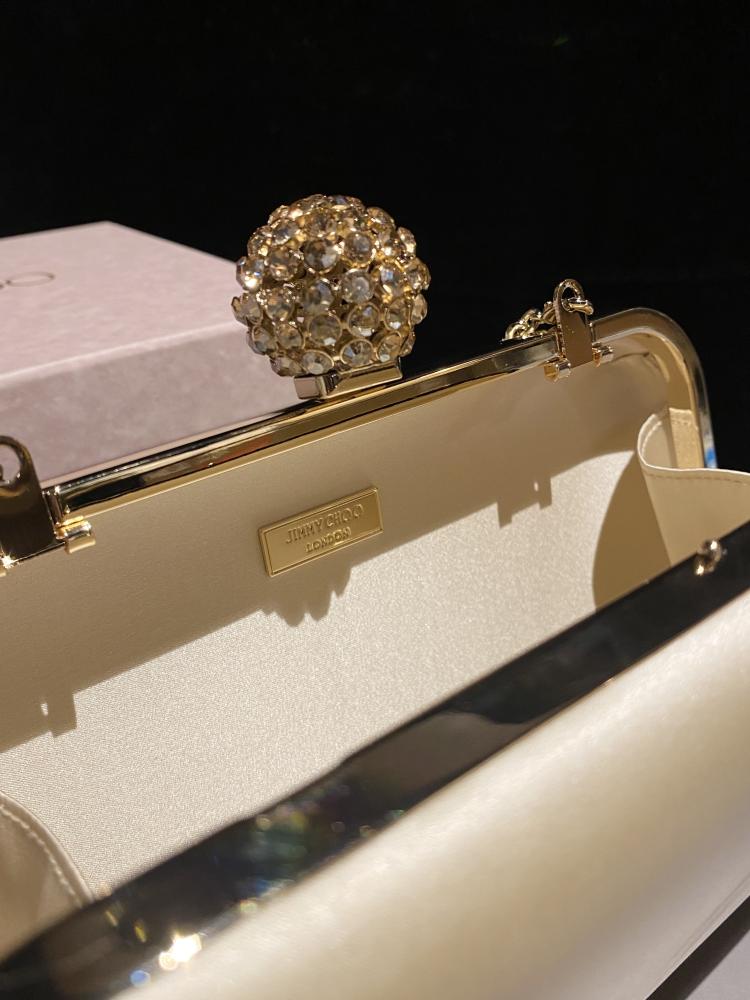 جيمي شو Cloud Clutch