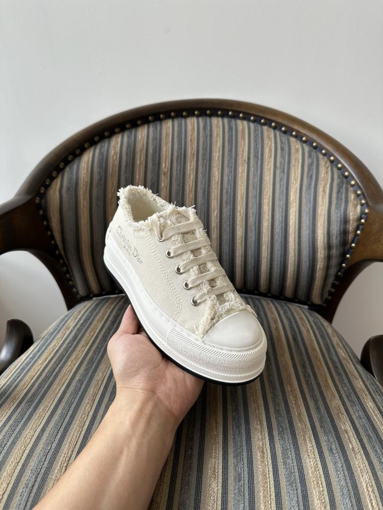 ديور Walk‘N’Dio