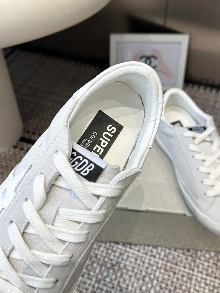 قولدن قوز Sneakers