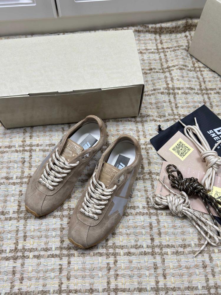 قولدن قوز Sneakers