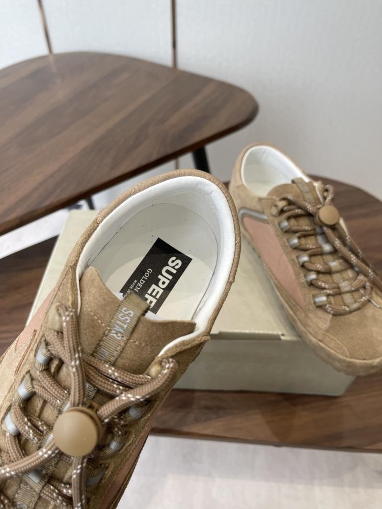 قولدن قوز Sneakers