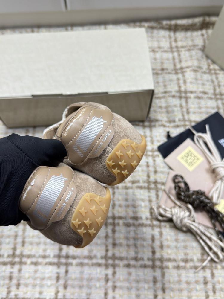 قولدن قوز Sneakers