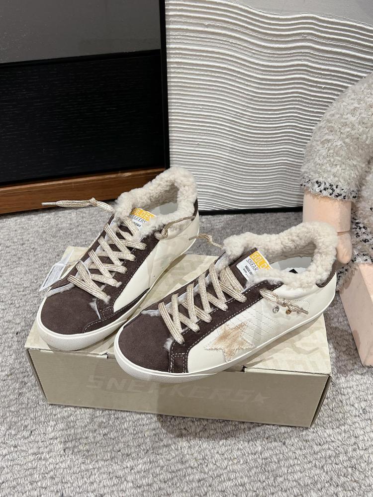 قولدن قوز Sneakers