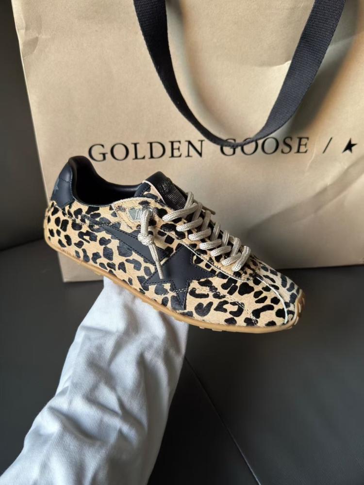 قولدن قوز Sneakers