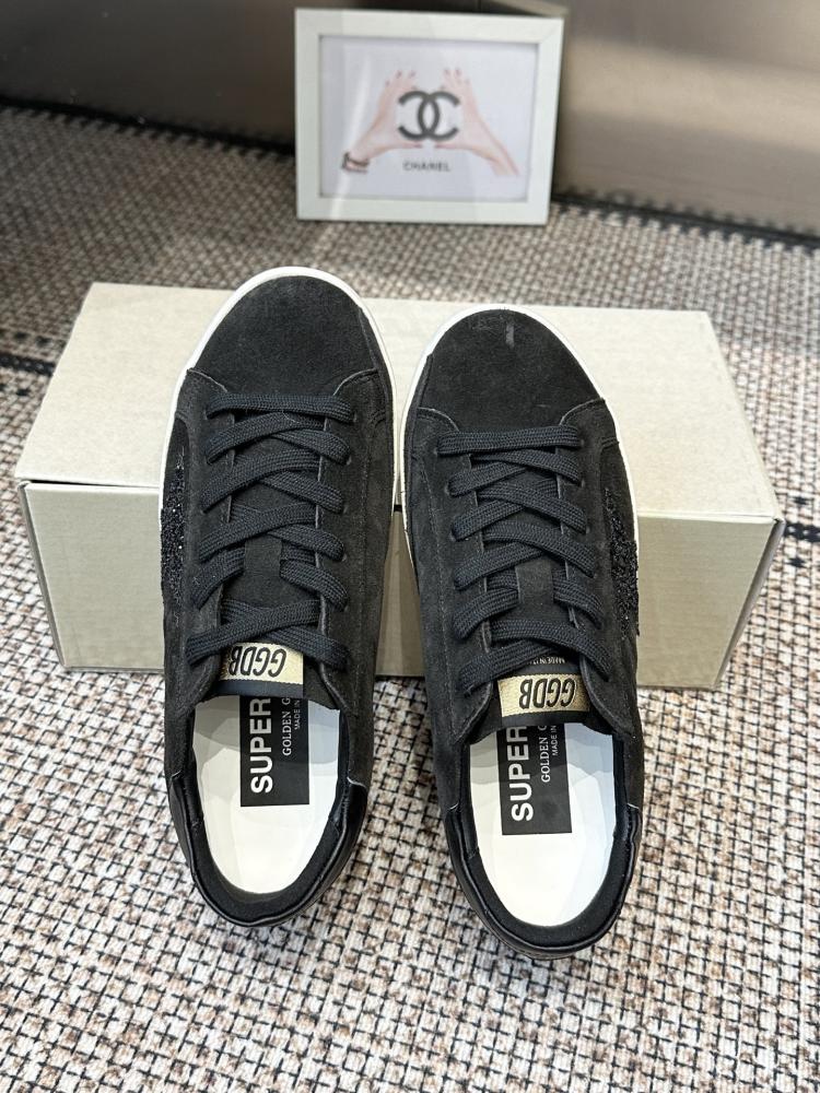 قولدن قوز Sneakers