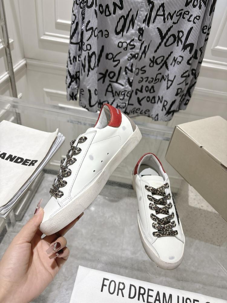 قولدن قوز Sneakers