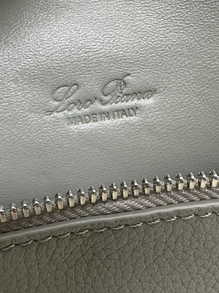 لورو بيانا Extra bag L19