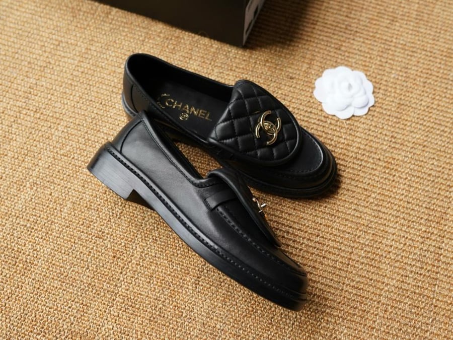 شانيل Loafers