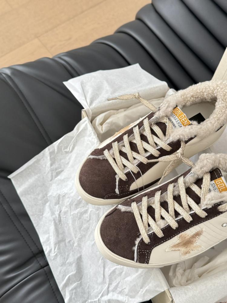 قولدن قوز Sneakers