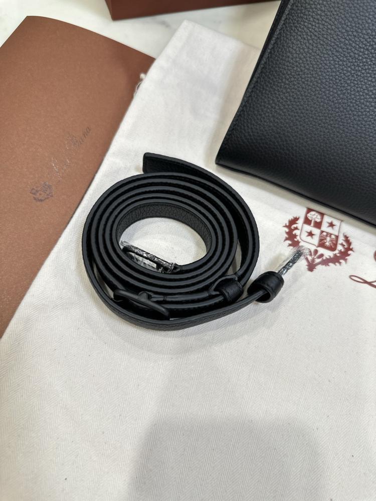 لورو بيانا Extra Messenger Bag L33