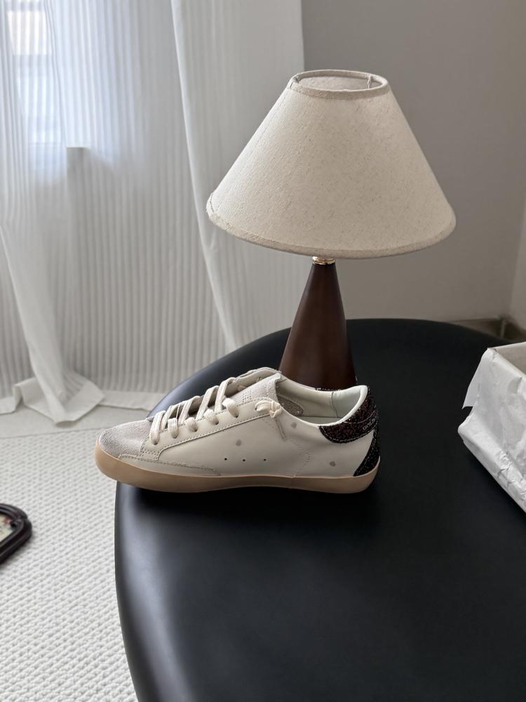 قولدن قوز Sneakers