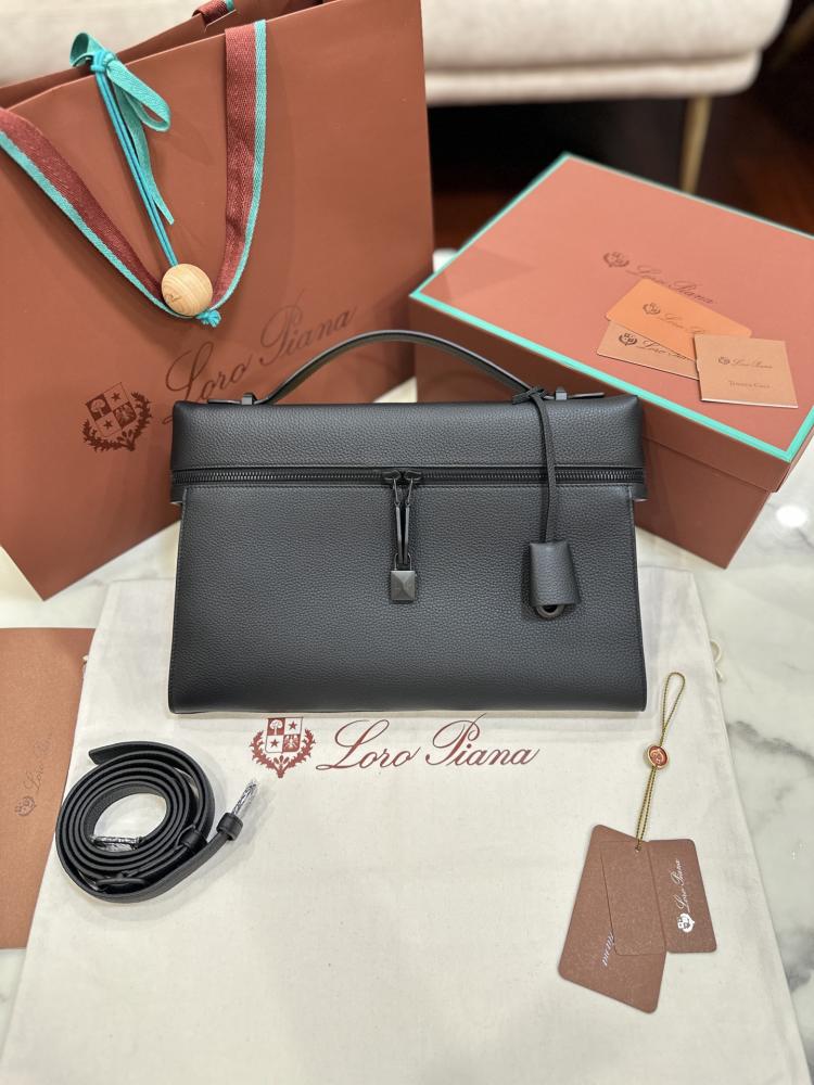 لورو بيانا Extra Messenger Bag L33