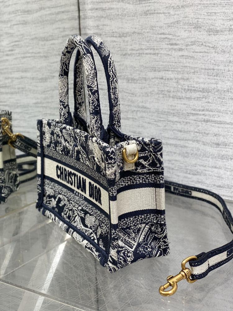 ديور ميني Tote