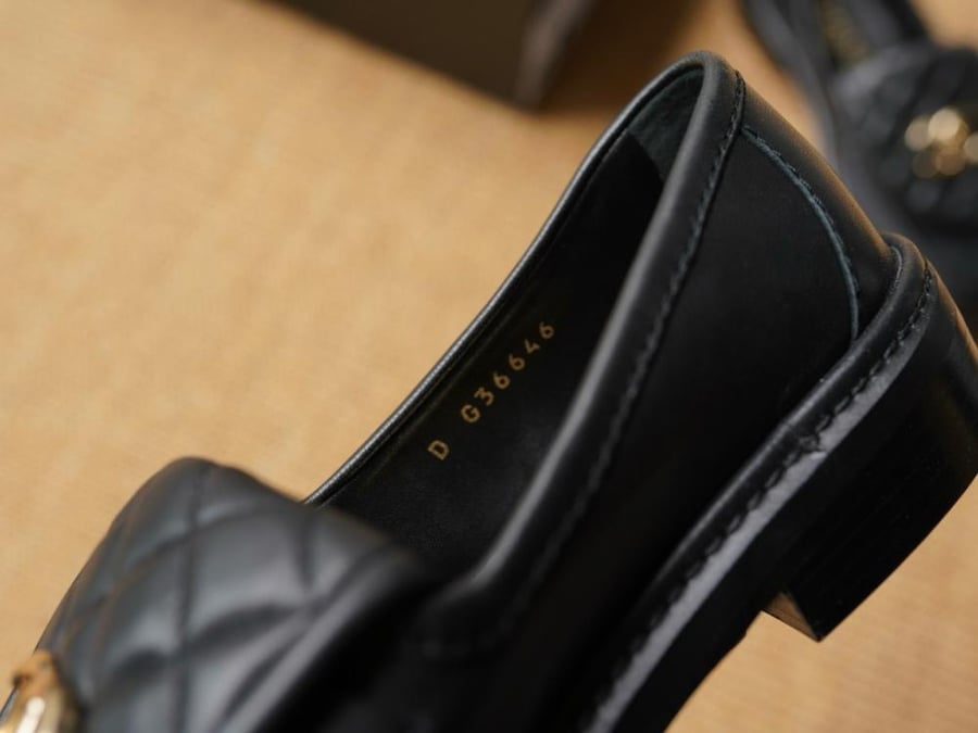 شانيل Loafers