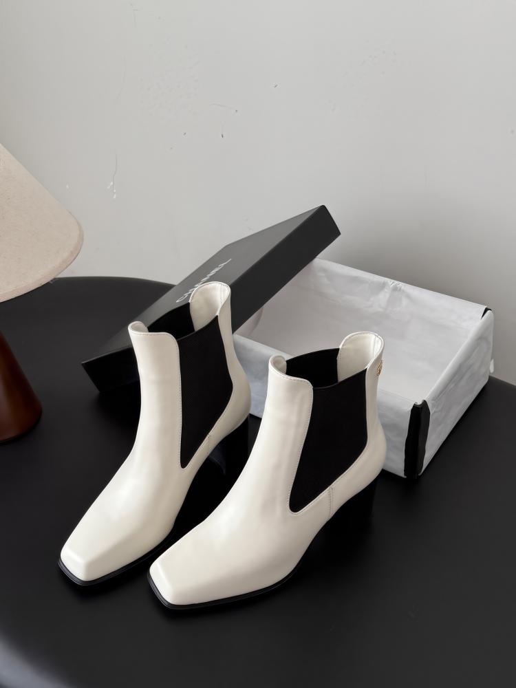 شانيل Boots